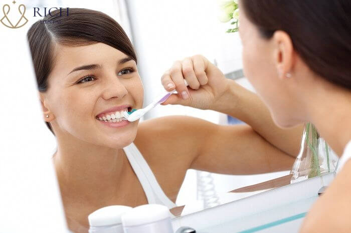 Công nghệ bọc răng sứ majestic nano 5k Bạn nên chú ý vệ sinh răng miệng đúng cách.